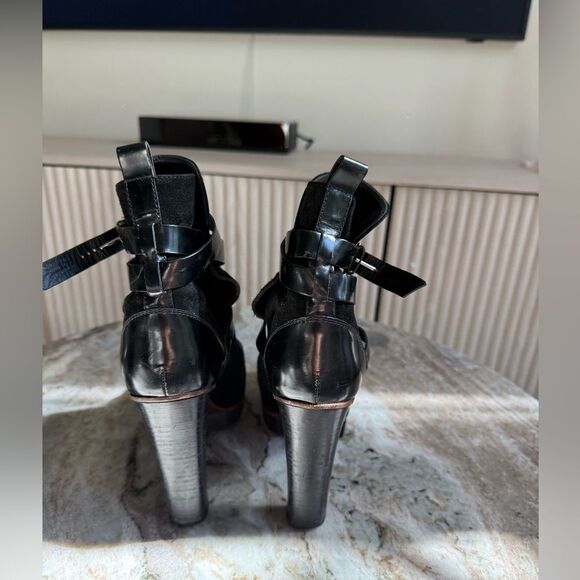 Tod’s black suede leathered wrap around strap chunky heel ankle boots size 7 - Picture 8 of 9